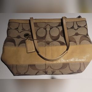 💯Auth COACH Signature Canvas Brown C Logo Purse, like new!